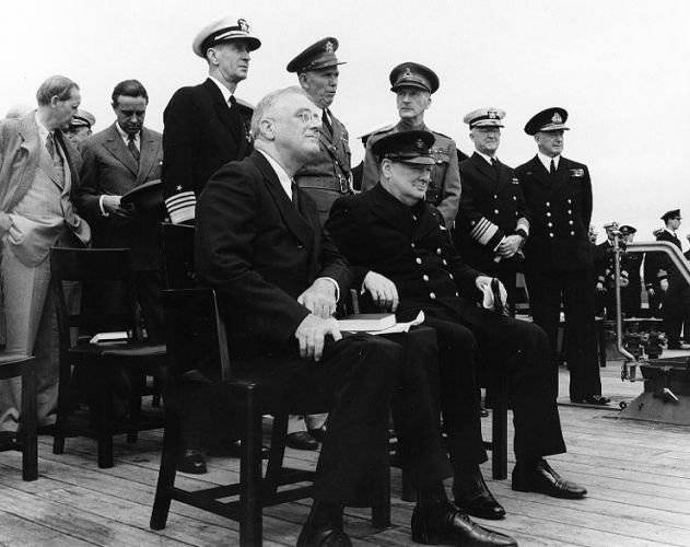 Рузвельт та Черчилль під час укладання Атлантичної хартії