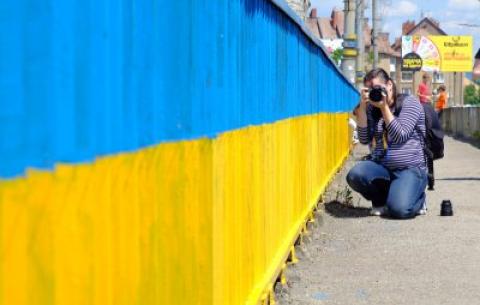 У Чернівцях міст розмалювали в національні кольори &quot;ФОТО&quot;