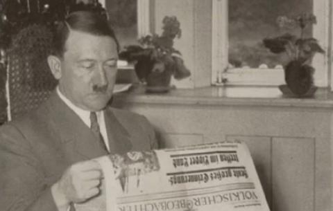 Гітлер читає Völkischer Beobachter (Народний Оглядач)